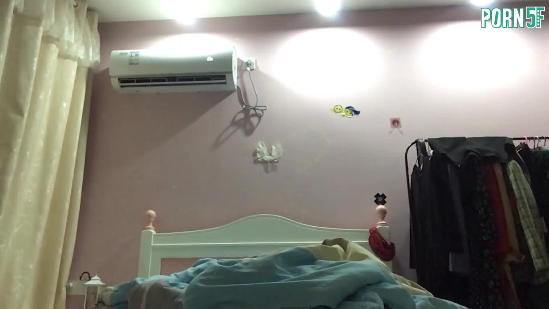 女同高颜值百合闺蜜同居过性生活互抠互舔