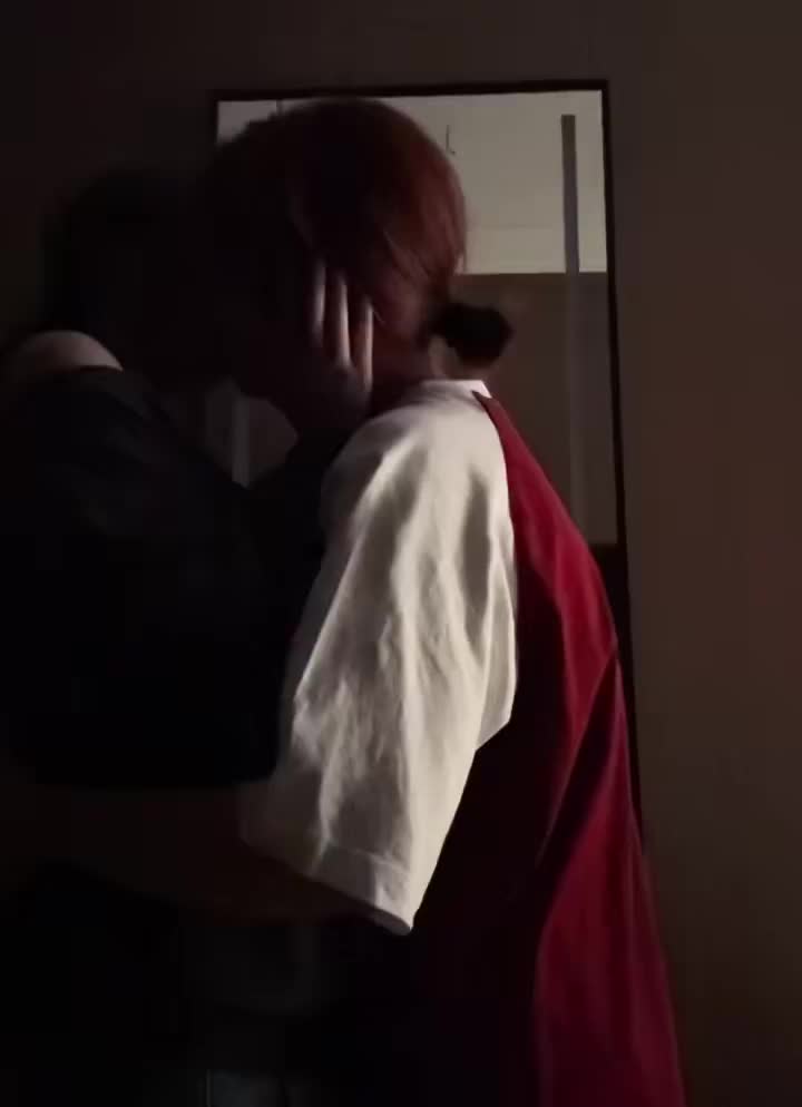 从开始亲 手就没老实过