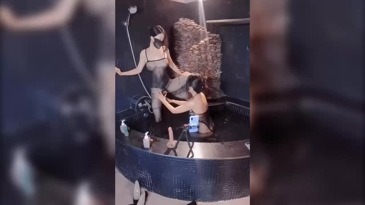 淫乱姐妹花，互插互舔磨逼逼